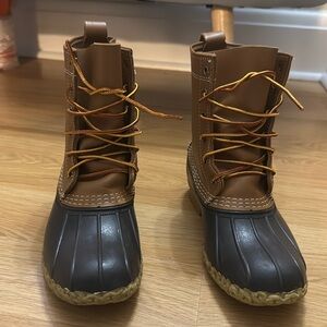 LL Bean Duck Boots 8” Thinsulate. Kids Size 4 (women’s 6.5) Condition LIKE NEW!